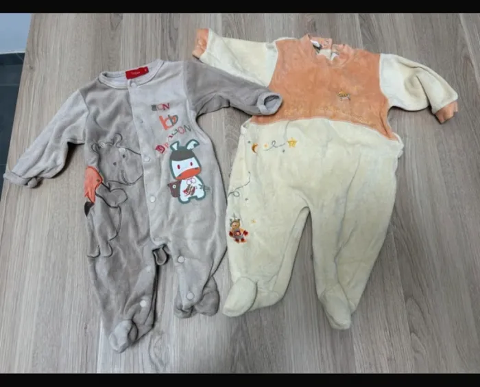 Lot pyjamas grenouillère taille 3 mois