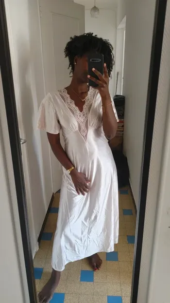 Robe de chambre chemise de nuit vêtements d'intérieur vintage dentelle décolleté cintrée longue