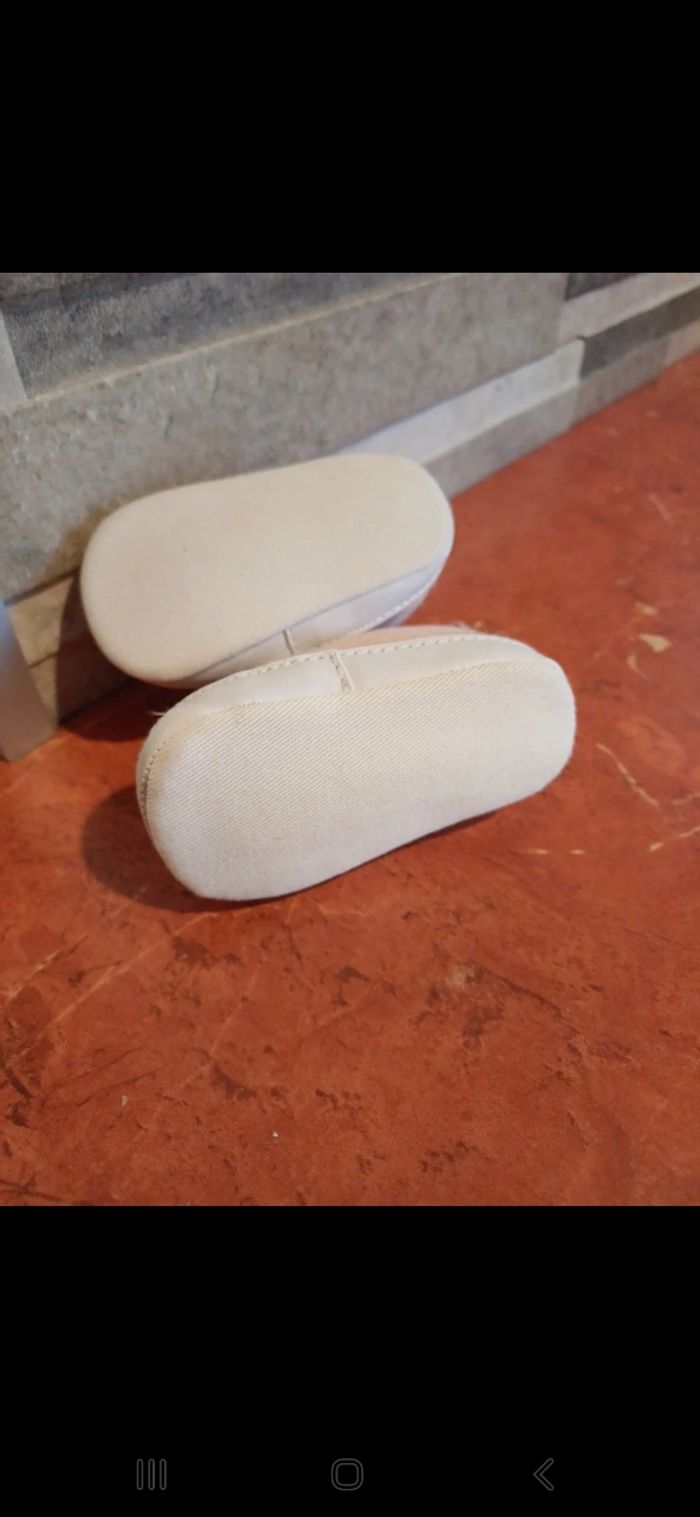 Chaussures bébé taille 0 / 3 mois - photo numéro 4