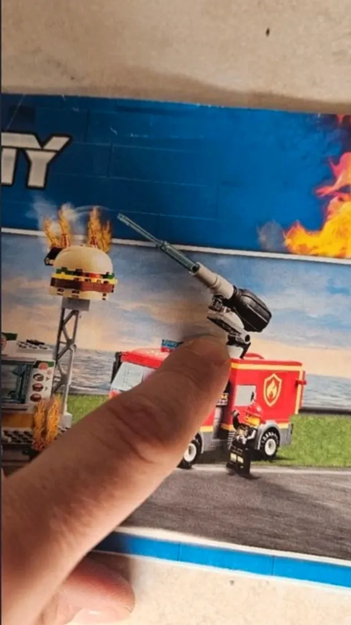 LEGO 60214 City Fire L’Intervention des Pompiers au Restaurant de Hamburgers - photo numéro 8