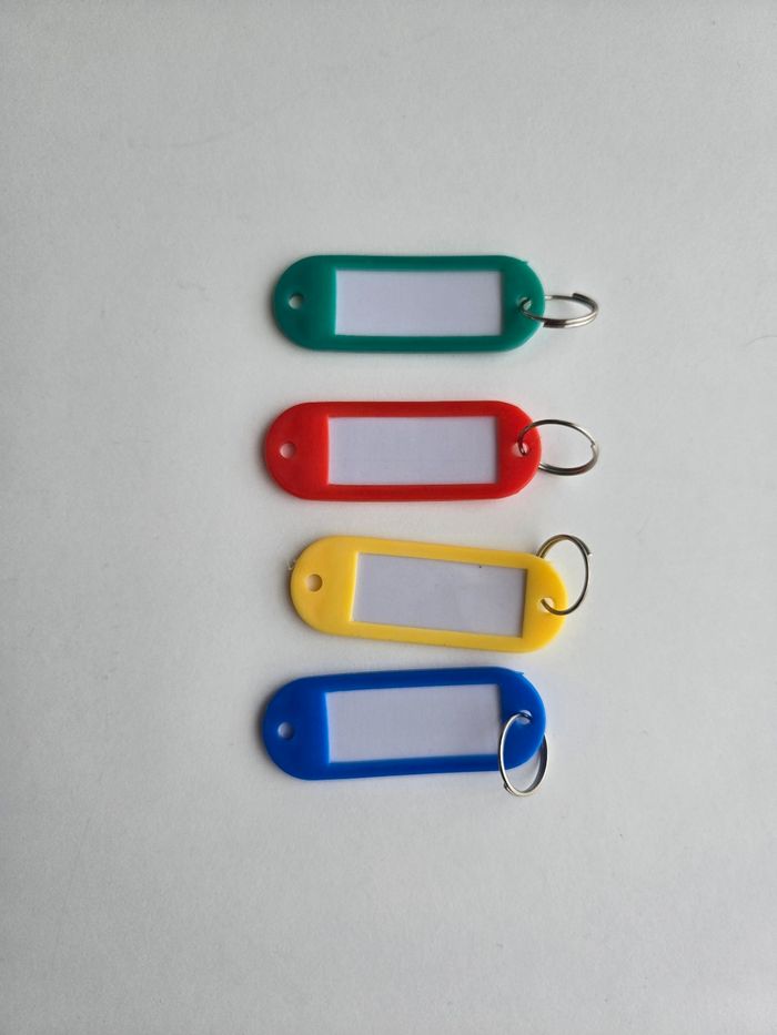 Lot de 4 porte-clés étiquette NEUFS