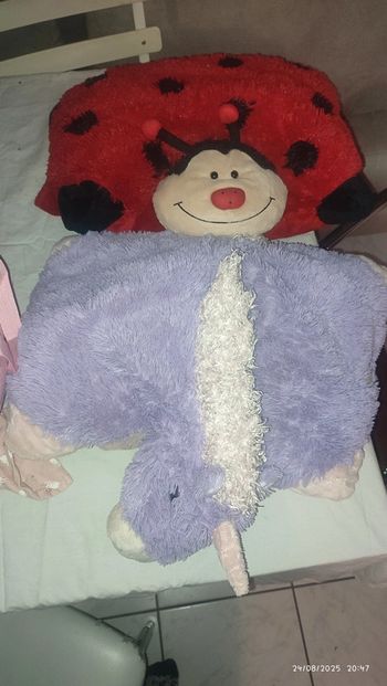 Lot pillow pets