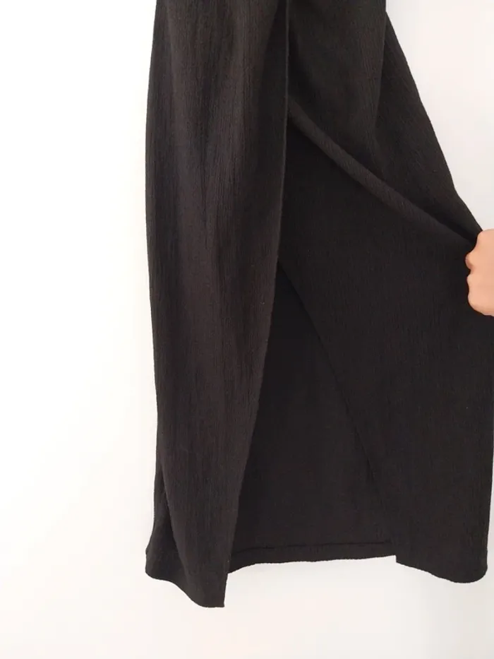 Robe noire à fente - photo numéro 3