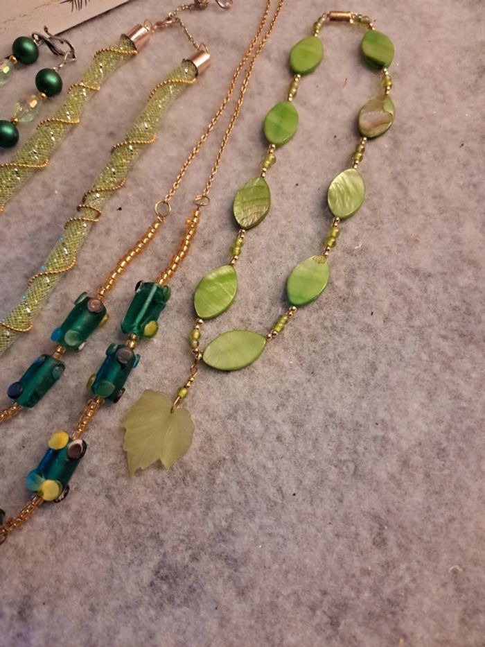 Lot de colliers vert clair vert foncé et doré - photo numéro 4
