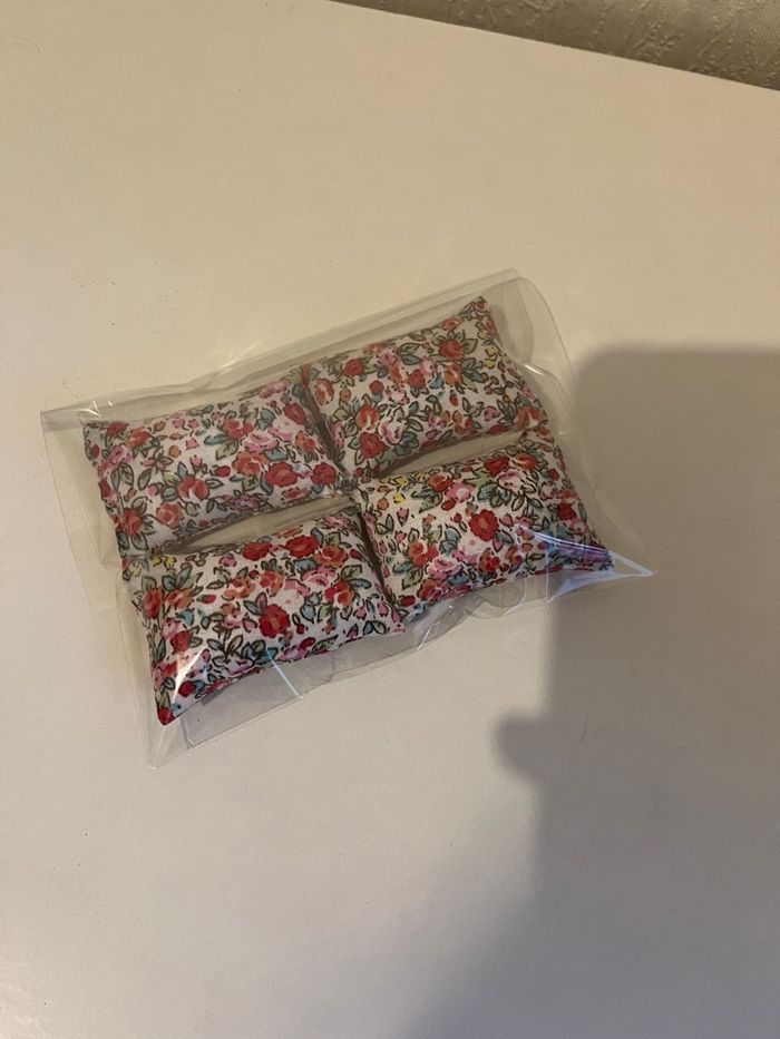 Lot 4 coussins pour barbie Neuf