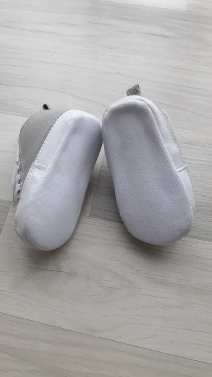 Chaussures /chaussons tissu gris - photo numéro 2