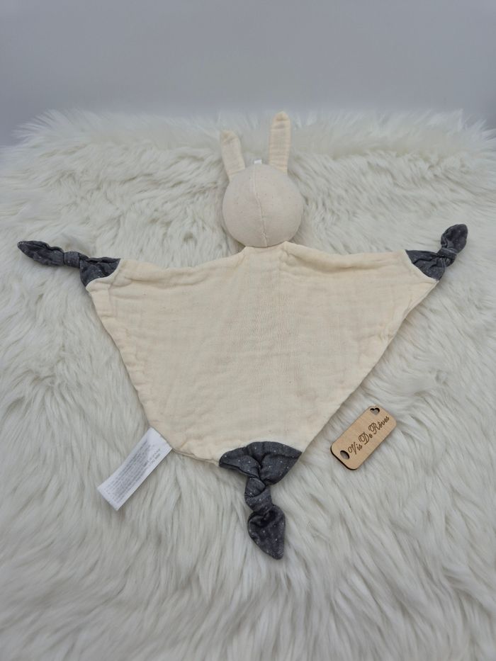 Doudou plat triangle Lapin lange blanc gris Kiabi Simba toys - photo numéro 3