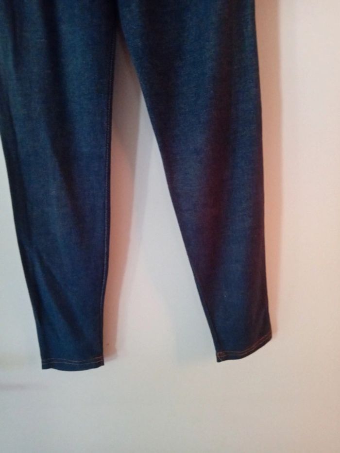 Joli legging bleu. Taille 9 ans - photo numéro 4