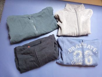 Lot de 4 gilets garçon mi saison, été en 8 ans, bleu, marine, gris clair