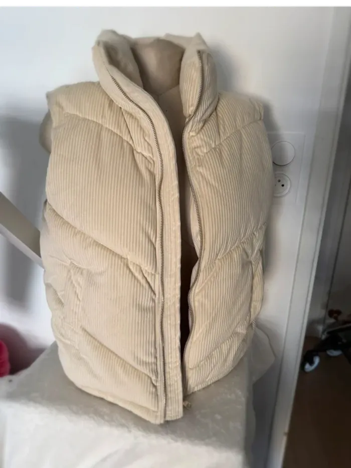 Doudoune sans manches beige en velours côtelé