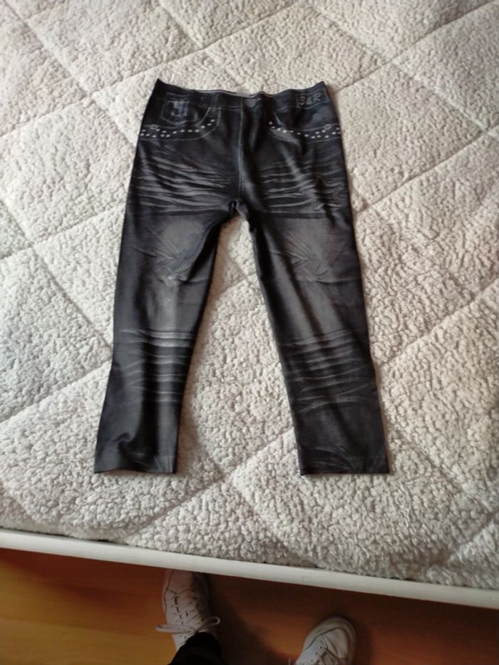Joli pantalon style legging imitation jean