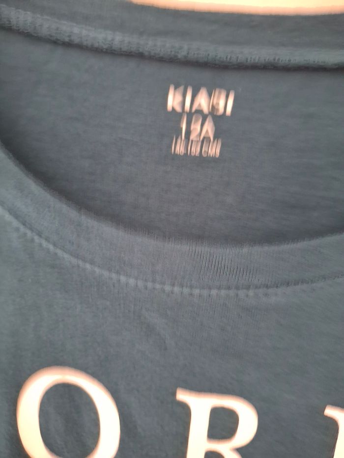 Tee-shirt bleu roi avec Inscription Sorry 12 ans Kiabi
Très bon état ni trous ni tache - photo numéro 4