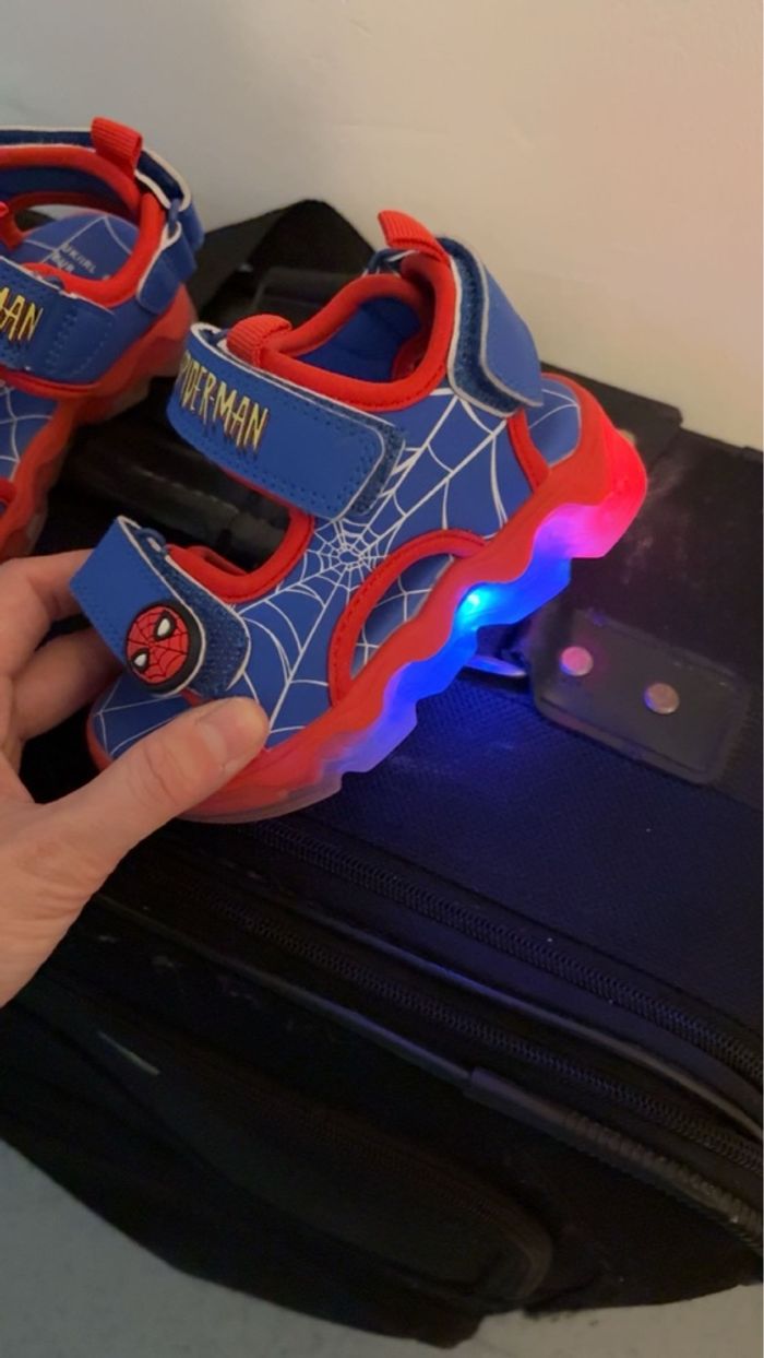 Sandale Spider-Man lumineuse - photo numéro 2