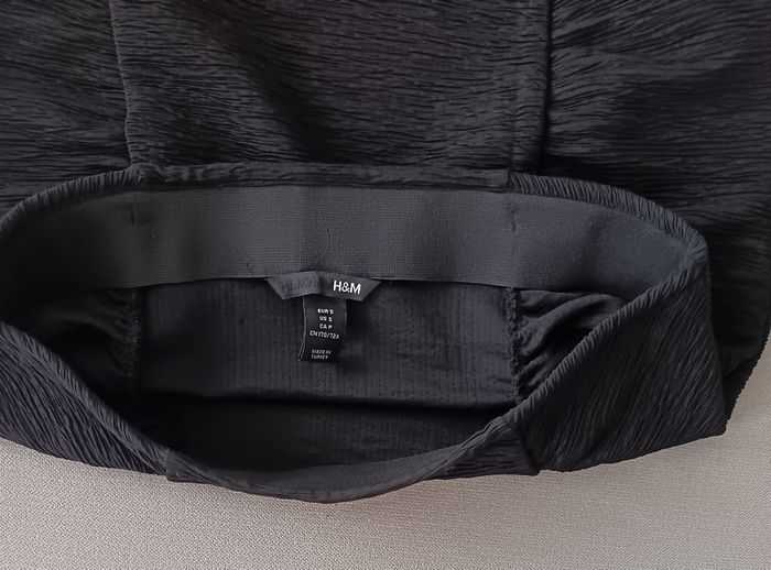 Jupe courte H&M taille S en très bon état - photo numéro 3
