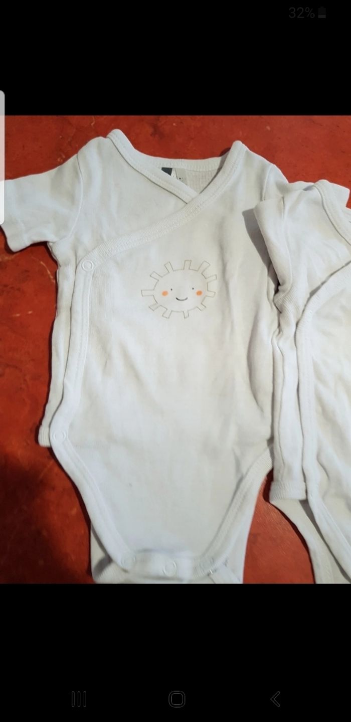 Lot de 2 bodies bébé taille 1 mois - photo numéro 3