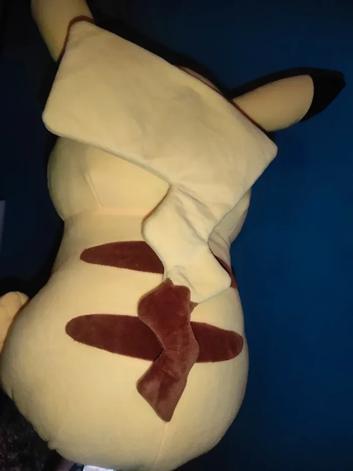 Pikachu (peluche) - photo numéro 2