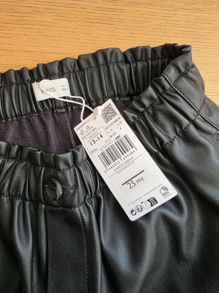 Short en simili cuir
Mango
Taille 13/14 ans
Neuf et étiqueté - photo numéro 3