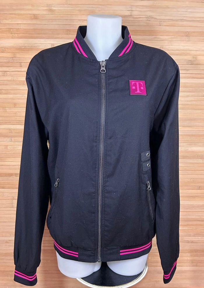 Veste T-Mobile Noire - Élégance et Confort avec une Touche Unique homme ou femme