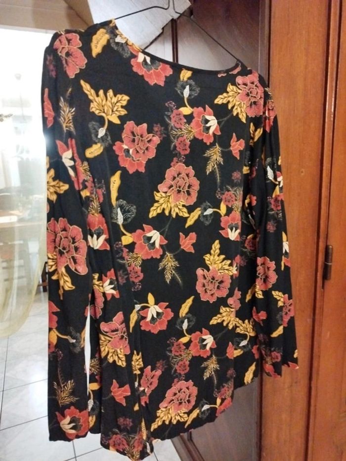 T-shirt blouse noir fleuri vintage col v y2k M/38 - photo numéro 7