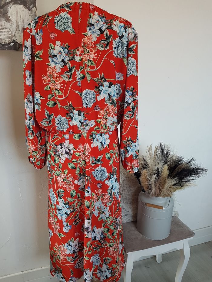 Robe rouge fleurs multicolores, aisselles 57 cm, longueur 1m, H&M, taille 44 - photo numéro 3