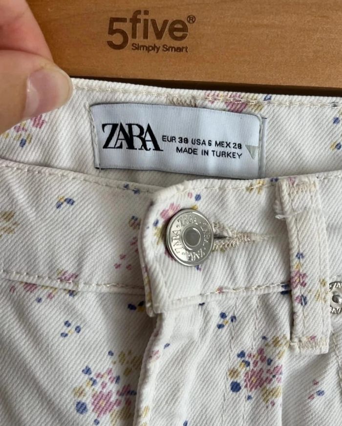 Short en jean blanc fleuri Zara - photo numéro 4