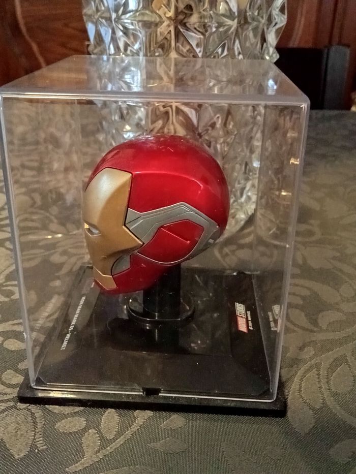 Figurine casque Marvel. - photo numéro 2
