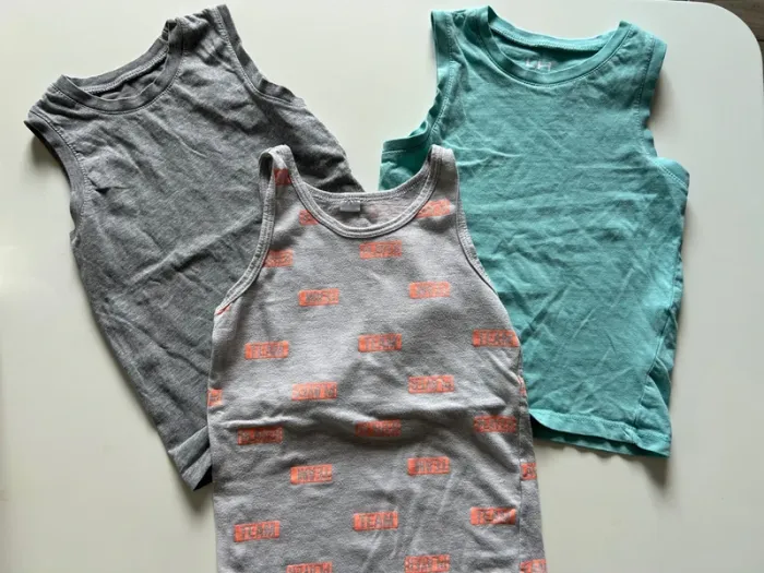 Lot maillots de corps sans manches