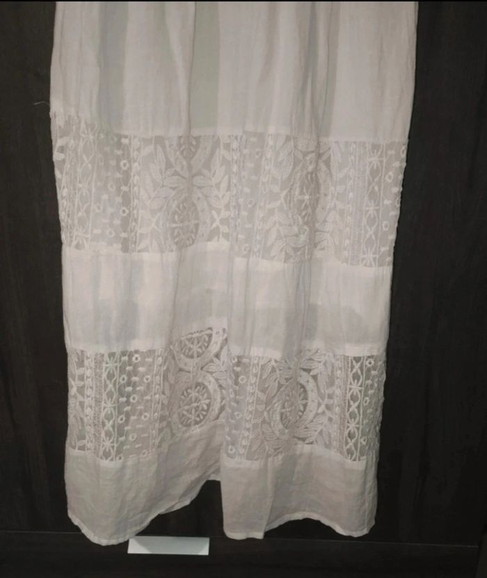 Robe longue blanche avec broderies - photo numéro 2