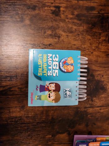 Livre : 365 mots drôlement illustrés