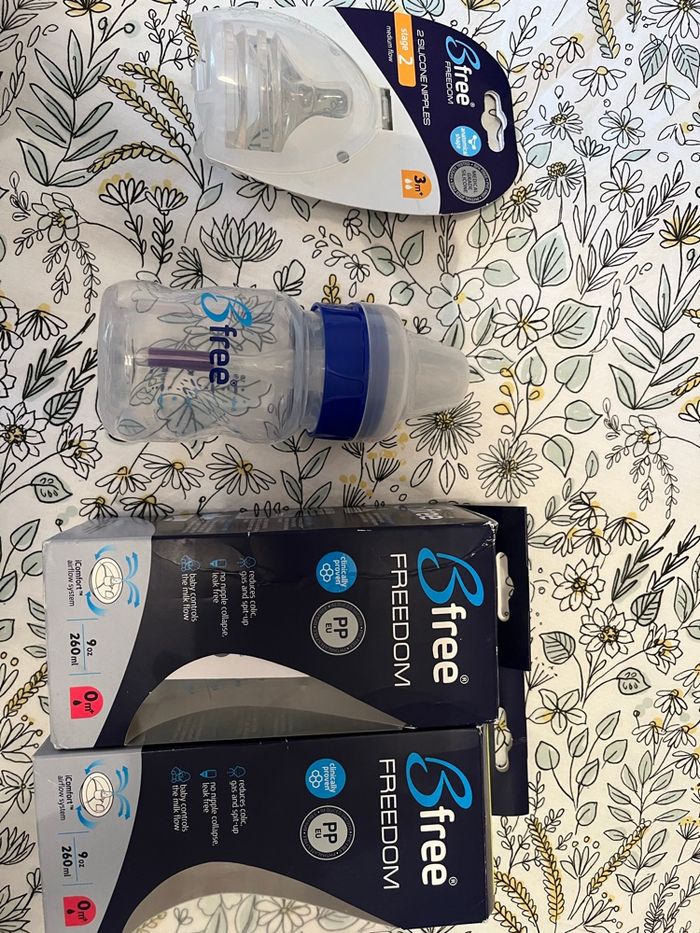 Lot 2 biberons et tétines