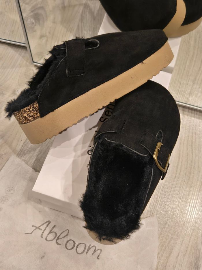 Mules noires fourrées à plateforme P38/39 neuves - photo numéro 2