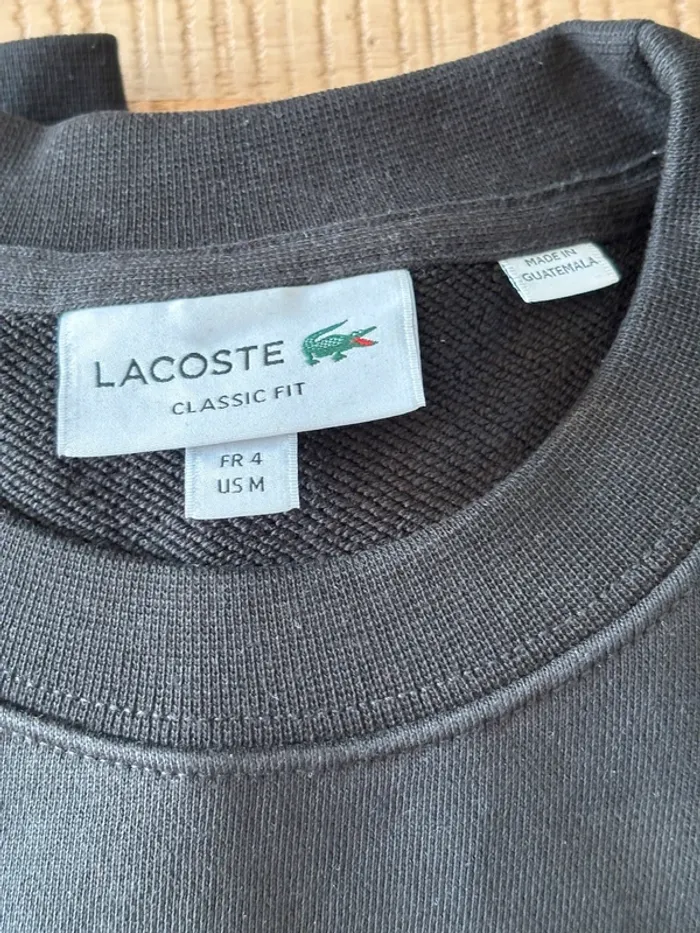 Sweat Lacoste neuf - photo numéro 3