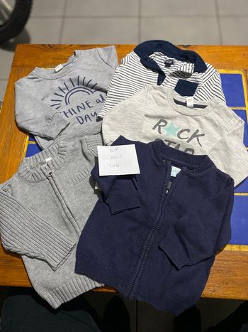 Lot de veste pull 6 mois