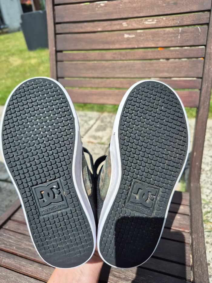 Baskettes montantes taille 32
Très bon état - photo numéro 2