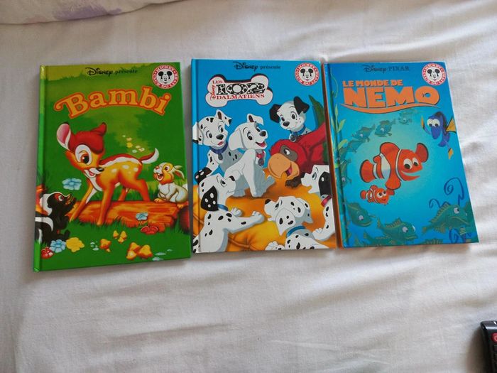 Lot de 3 livres du club juniors mickey, le monde de nemo,ambi et les 102 dalmatiens