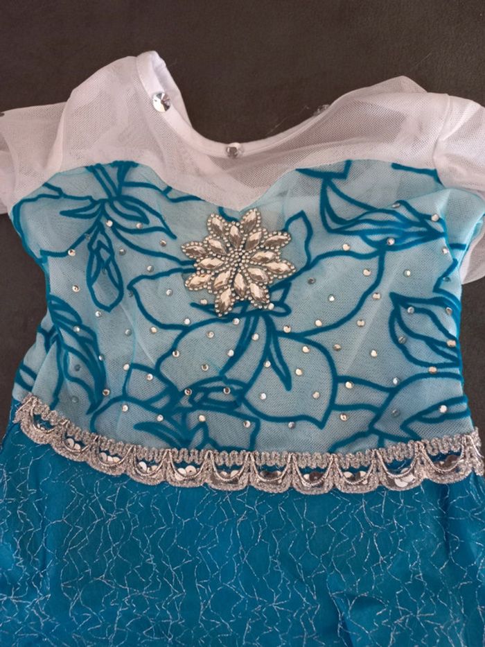 Robe déguisement elsa reine des neiges avec longue traîne 3/4 ans - photo numéro 2