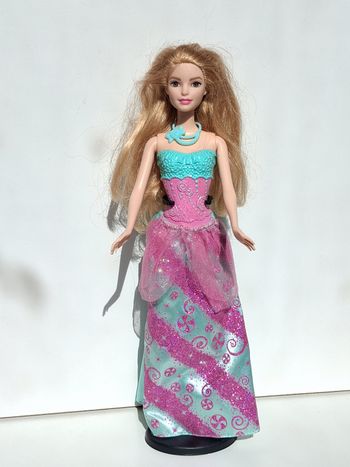 Poupée mattel Barbie Princesse Candy Fashion dhm54