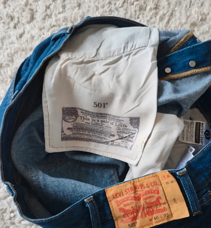 Jean Levi's bleu Taille 52 FR raccourci en L30 - photo numéro 7