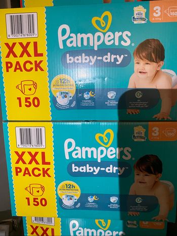 2 cartons de couches Pampers taille 3