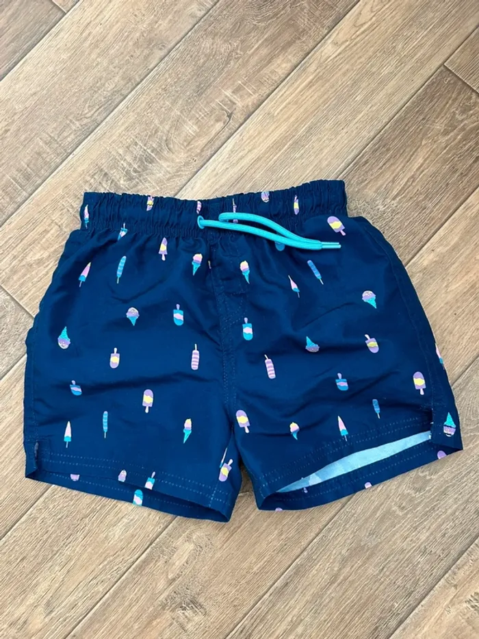 Short de bain 4/5 ans.