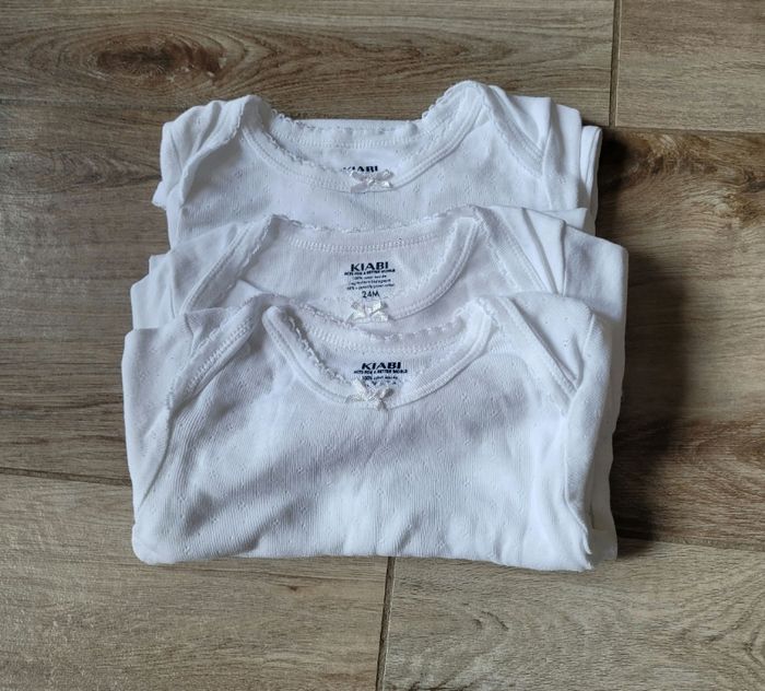 Lot de 3 bodies taille 24 mois