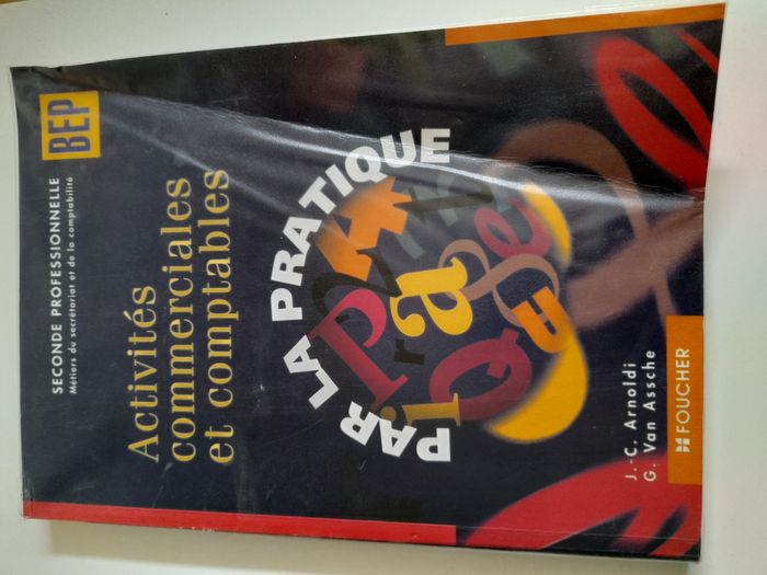 ACTIVITES COMMERCIALES ET COMPTABLES BEP _ de chez FOUCHER - photo numéro 2