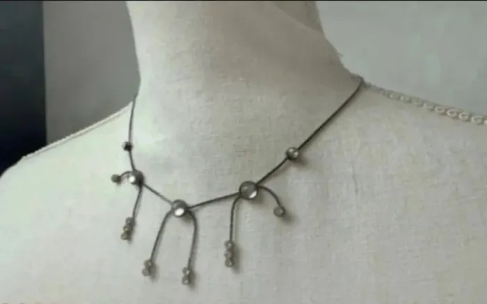 Collier femme fantaisie argenté avec strass - photo numéro 2