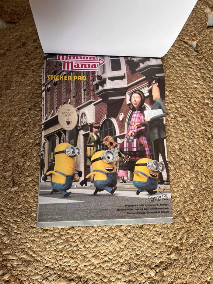 Livre créer 7 scènes avec Stickers repositionnable Les Minions Mania - photo numéro 4