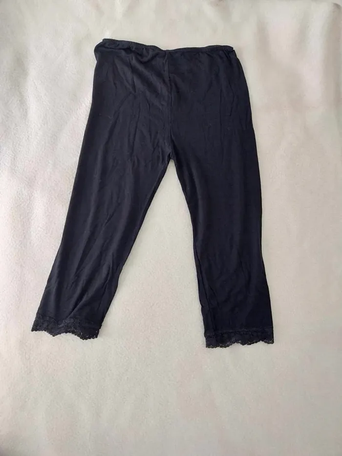 Legging  / corsaire noir avec dentelle sur le bas TU