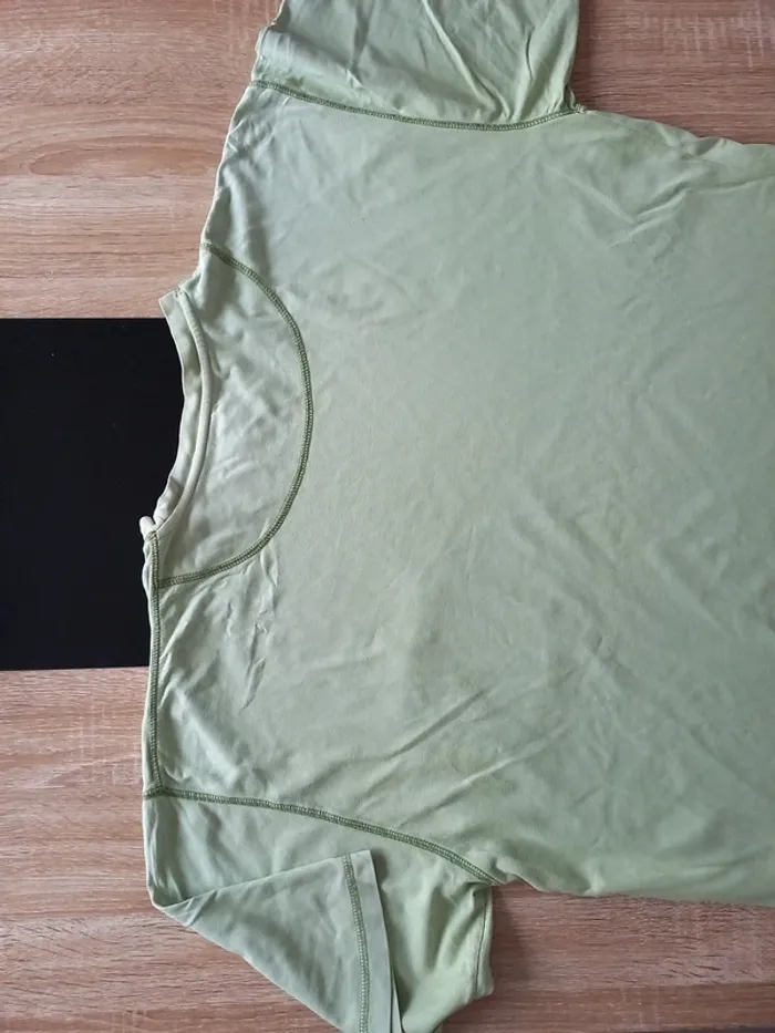 Tee-shirt femme T. 50 - photo numéro 9