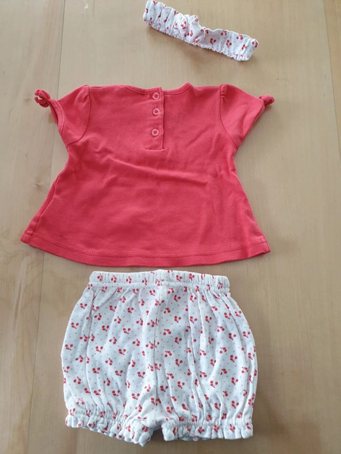 Ensemble bébé fille 1 mois cerises t-shirt short et bandeau assorti - photo numéro 3