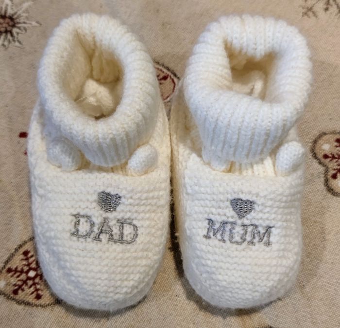 Pyjama 💤 deux pièces😴 en coton et 1 paire👶 de chaussons ✨brodés - photo numéro 8