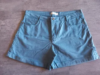 Short femme Sarah John T42.