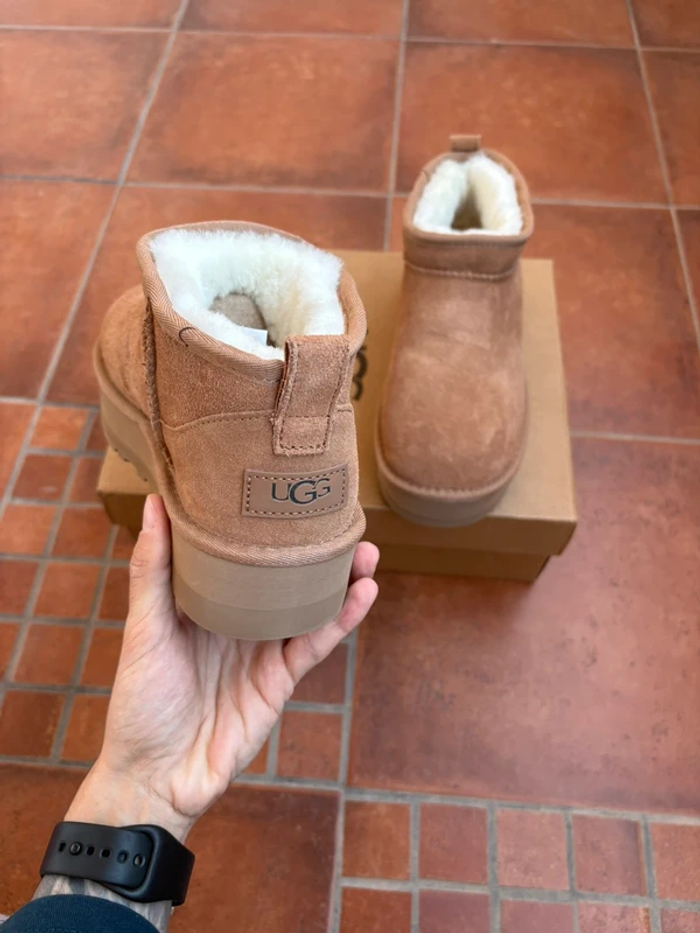 Bottes Ugg mini  taille 38 - photo numéro 3